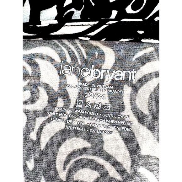 Lane Bryant Ruched Top with Black and White Roses and a Deep V-Neckline – 22/24 - Picture 6 of 6